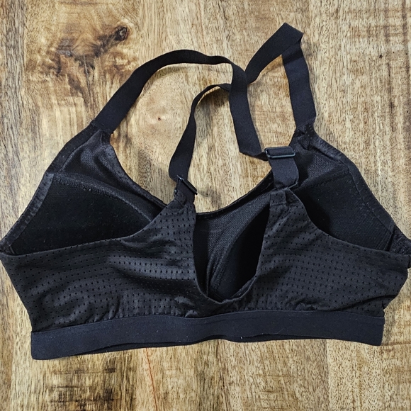 Six Victoria Secret Sports Bras 32C - Picture 15 of 16